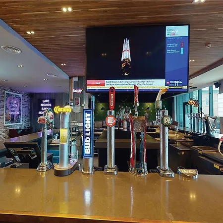Village Hotel Farnborough 