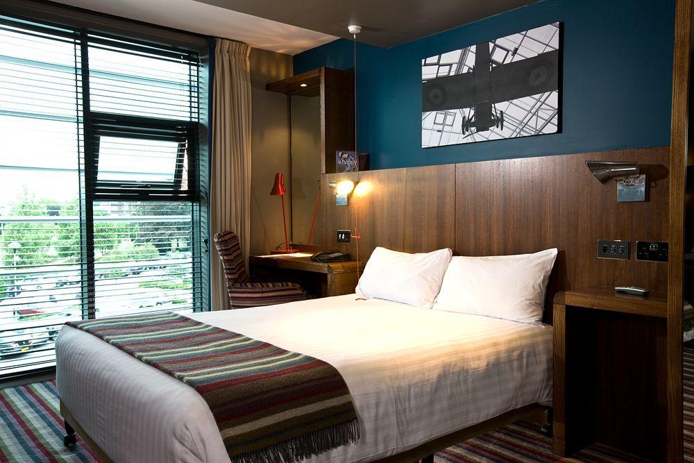 Village Farnborough Отель 4*