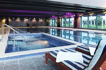 Village Farnborough 4*