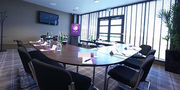 Village Farnborough Отель 4*