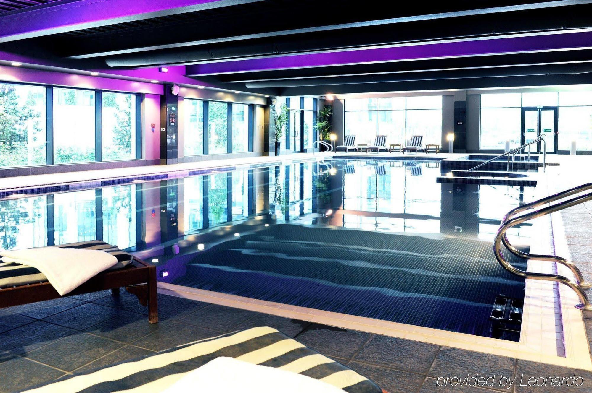 Village Farnborough Отель 4*