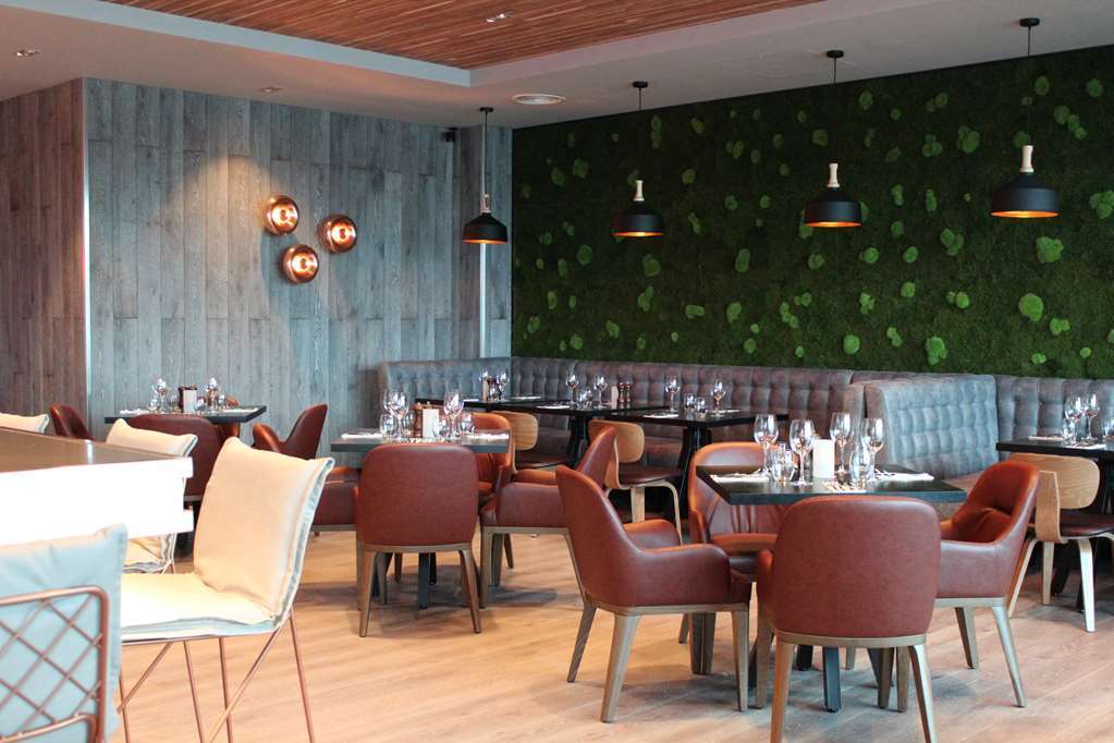 Village Farnborough Отель 4*