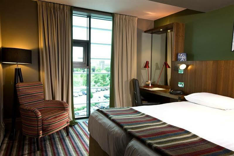 Village Farnborough 4* Фарнборо